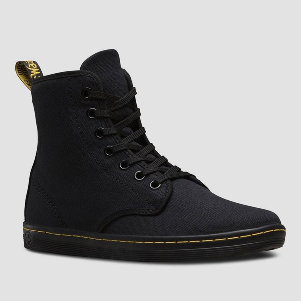 Shoreditch Women’s Size 8 Dr. Martens